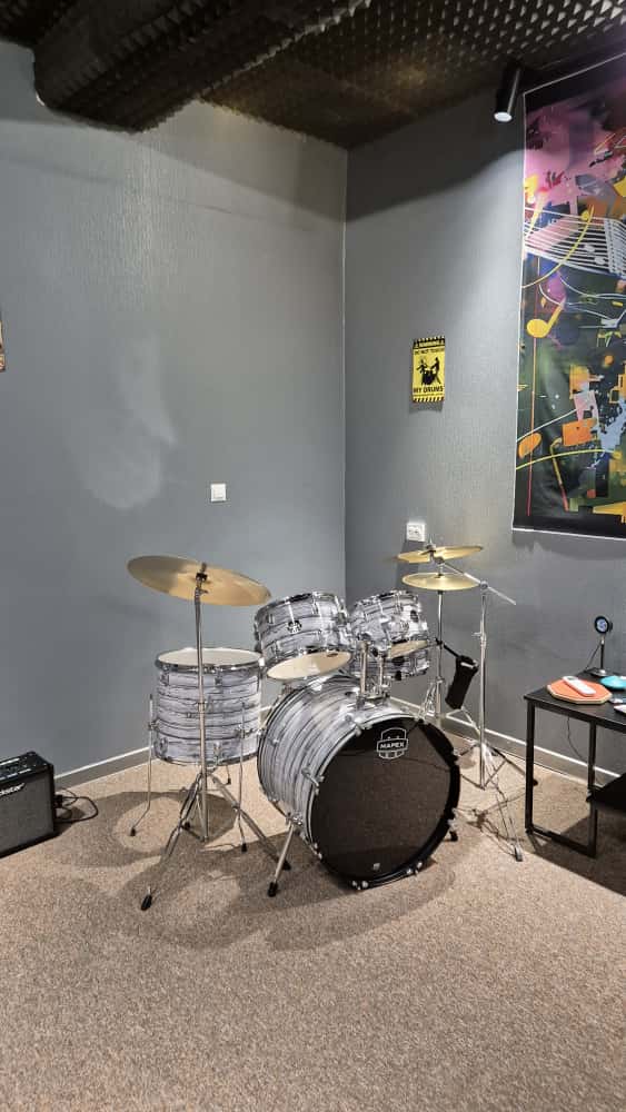 Интерьер репетиционной студии Muzastudio