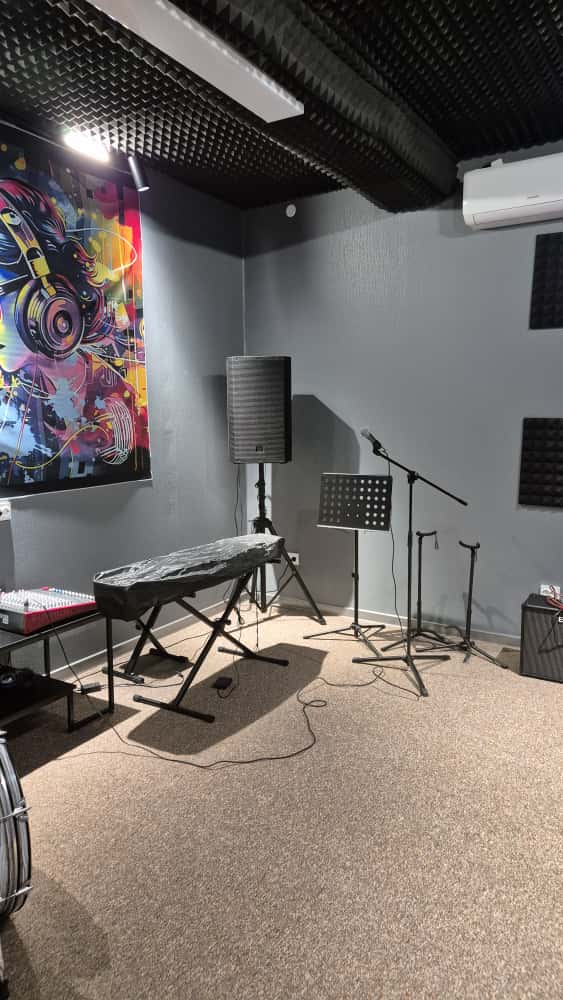 Зал для занятий музыкой и вокалом Muzastudio